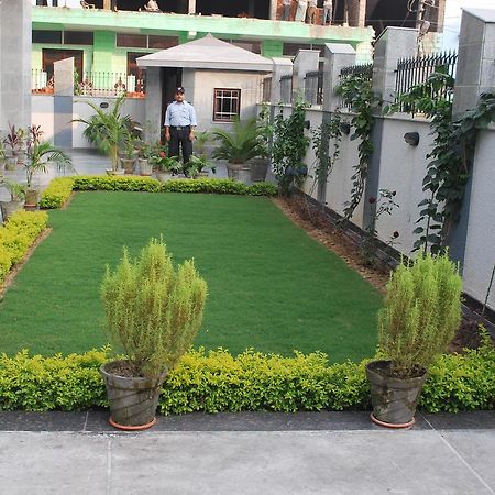 The Urmi Hotel Haridwār Buitenkant foto