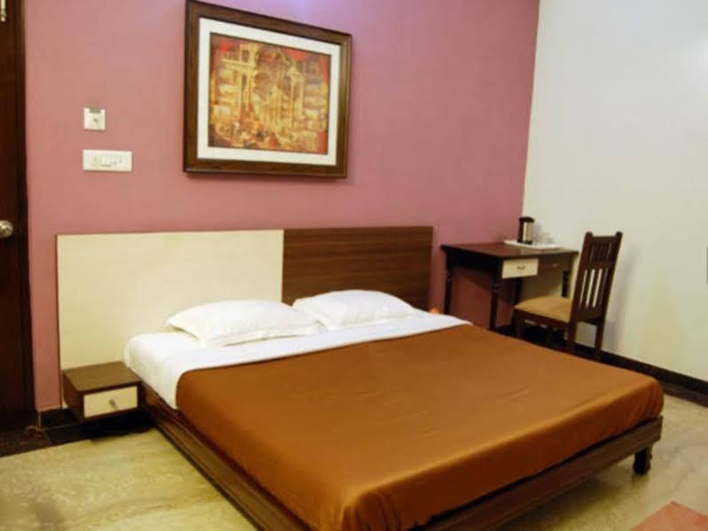 The Urmi Hotel Haridwār Buitenkant foto