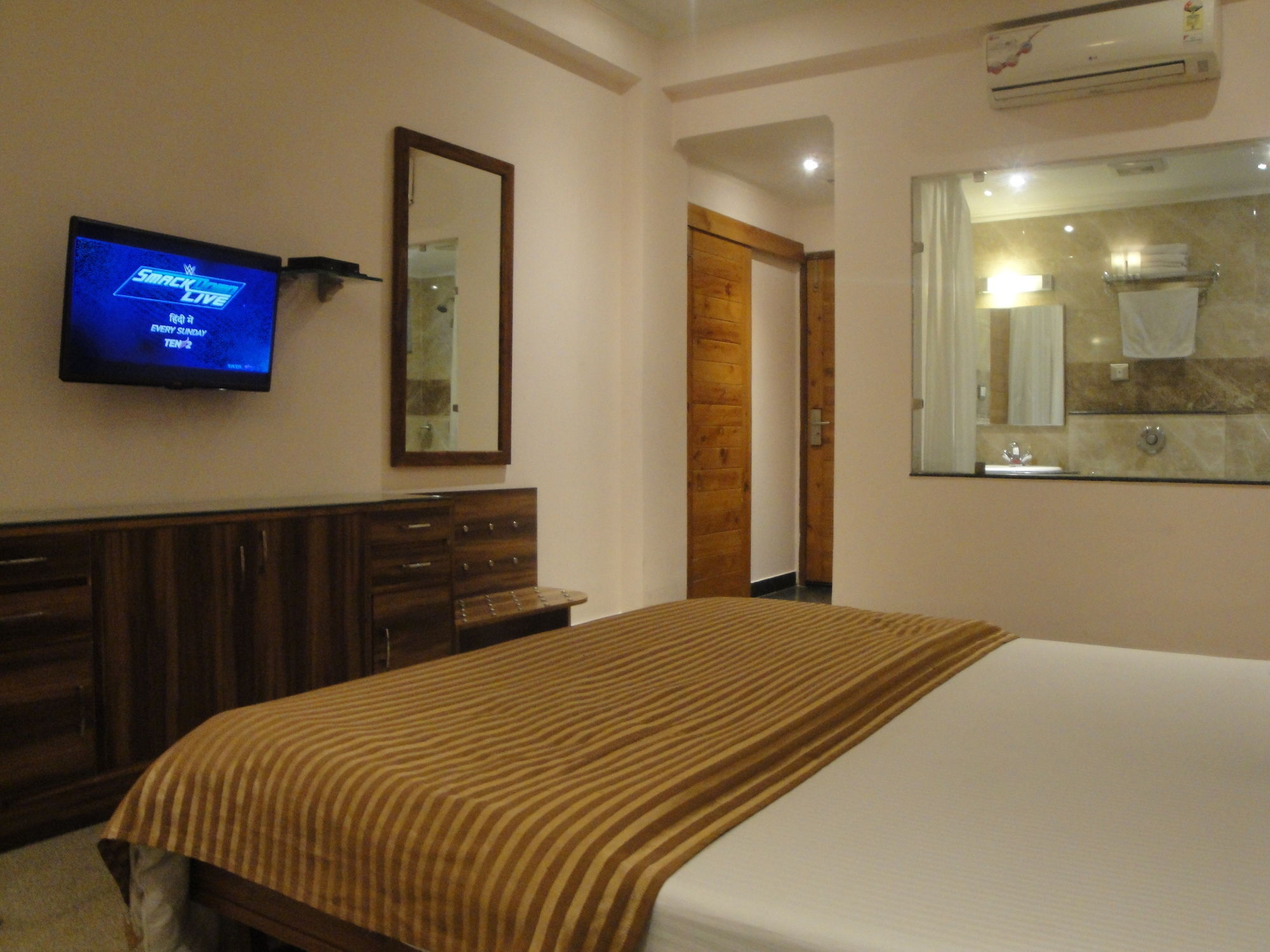 The Urmi Hotel Haridwār Buitenkant foto