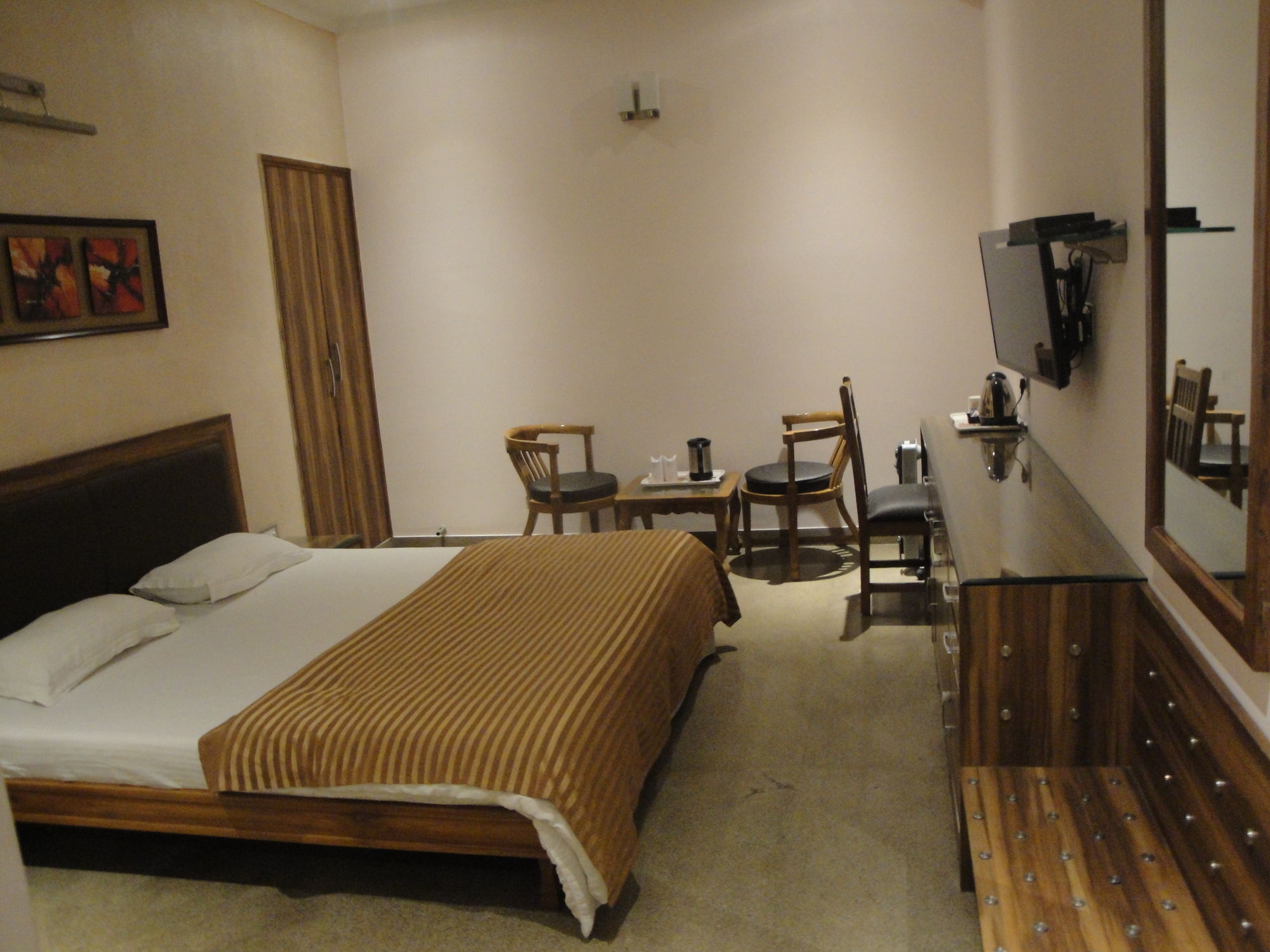 The Urmi Hotel Haridwār Buitenkant foto